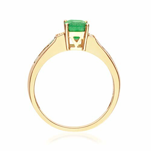 Gold ring with an emerald gemstone