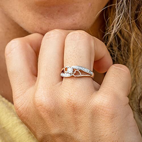 Close-up of the diamond and rose gold setting